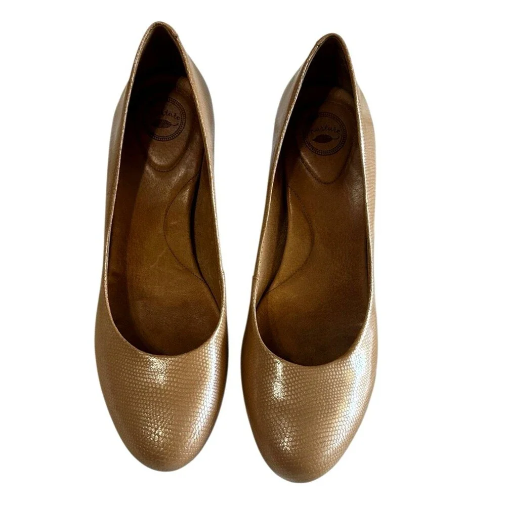 Nurture Marjorrie Tan Leather Pump Platform Round Toe Snake Skins Heels Sz 9M